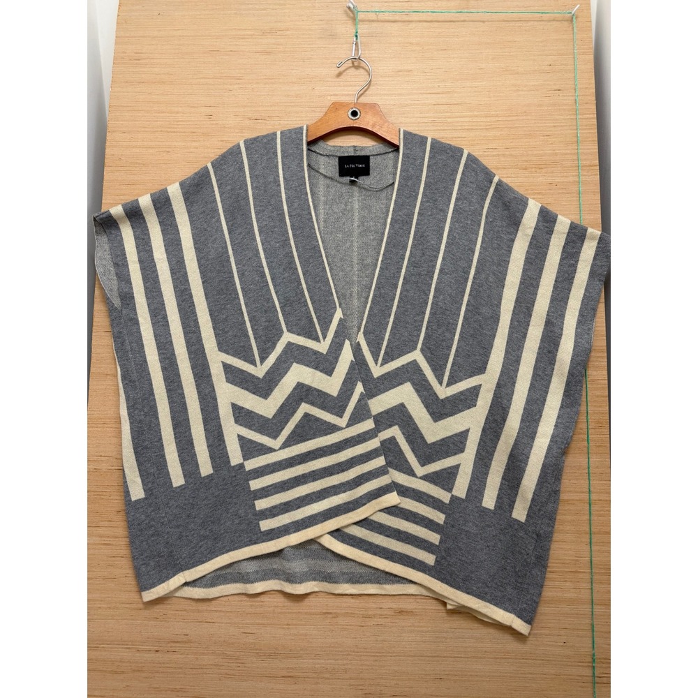 La Fee Verte Gray Cream Geometric‎ Chevron Open Front Knit Poncho Cape Small